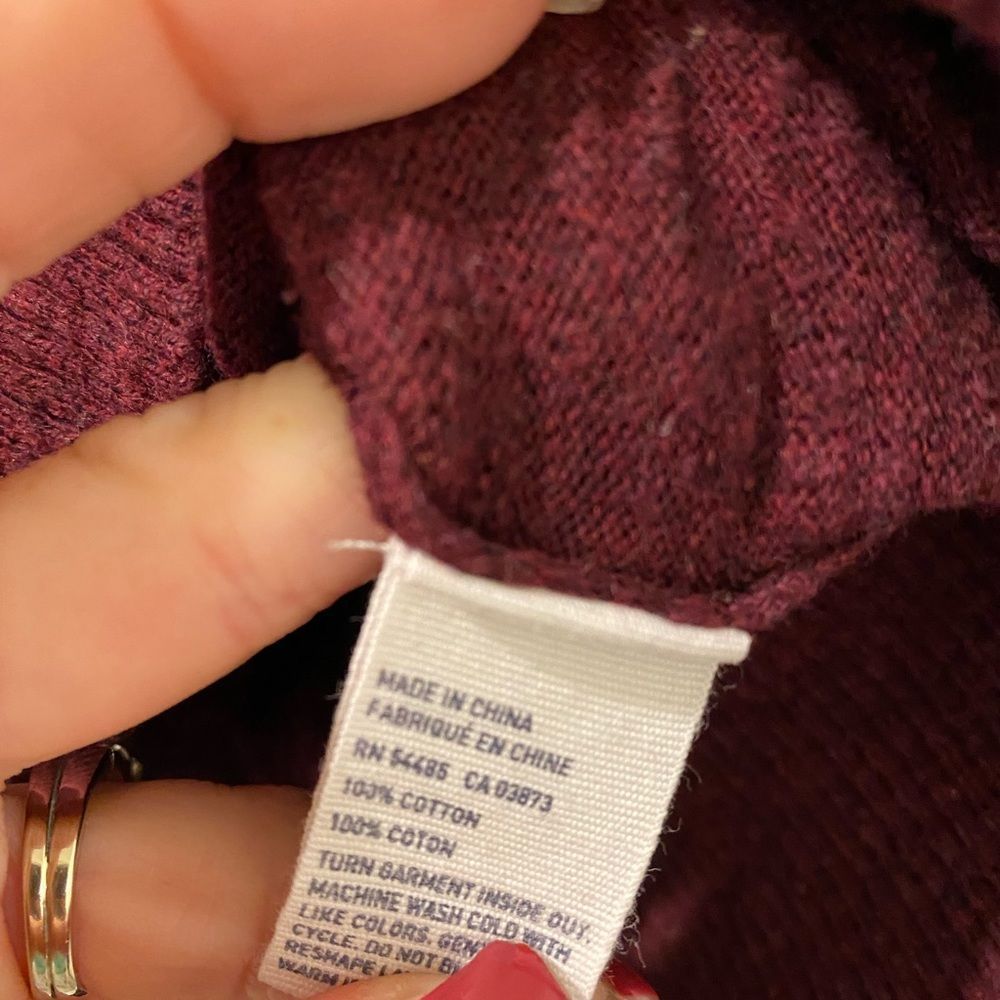 (Sold) 𝅺American eagle Mens V-Neck sweater, Burgundy, Size Medium - Picture 4 of 6